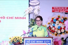 古巴驻胡志明市总领事阿里阿德涅·费奥·拉布拉达在会上发表讲话。（图片来源：越通社）