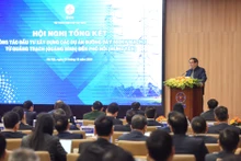 范明正总理在会上发表讲话。