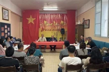 越南驻法国大使在马赛与越南人社群举行见面会。（图片来源：越通社）