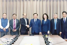 河内市委书记丁进勇会见印度驻越南特命全权大使桑迪普·阿里。