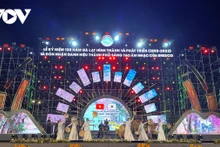 越南大叻市——韩国春川市艺术文化交流晚会。