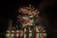 岘港市国际烟花节。（图片来源：太阳集团）