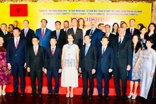 与会代表合影留念。