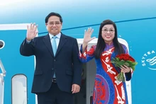 越南政府总理范明正抵达布拉格 开始对捷克共和国进行正式访问。（图片来源：越通社）