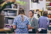 国际花园户外装饰、木制家具博览会在伯明翰国际会展中心举行。（图片来源：越通社）