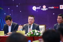 黎国明同志在论坛上发言。