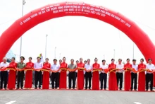越南政府总理范明正宣布南北高速公路东段2条高速竣工通车。（图片来源：VGP）