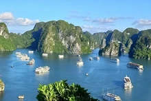 下龙湾1994年和2000年获公认为世界自然遗产。