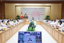 越南政府总理范明正在会议上发表讲话。（图片来源：VGP）