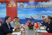 农业与农村发展部副部长冯德进会见了美国驻越南大使马克·纳珀。（图片来源：越通社）
