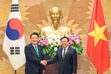 越南国会主席王廷惠会见韩国总统尹锡悦。