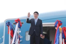 越南国家主席梁强离开老挝首都万象瓦岱国际机场。（图片来源：越通社）