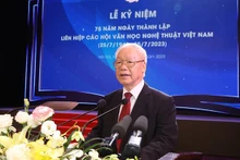 阮富仲总书记出席越南文学艺术协会联合会成立75周年庆典。（图片来源：越通社）