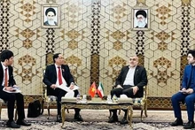 陈光方上将与伊朗第一副议长阿里·尼克扎德举行会谈。（图片来源：国会官网）