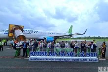 河内至金瓯直达航线正式开通。