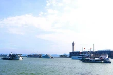 台风“摩羯”过后 广宁省下龙湾为恢复接待游客做好准备。（图片来源：quangninh.gov.vn）