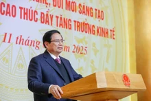 范明正总理出席会议。