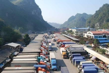 附图：北部边境口岸拥堵现象。（图片来源：VGP）