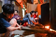 河内市家庭团聚，通宵守着春节粽锅【组图】