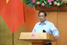范明正总理在会上发表讲话。