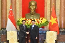 越南国家主席梁强会见新加坡总理黄循财。
