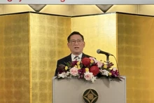 越南财政部长胡德福在会议上发言。