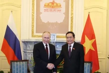 越南国会主席陈青敏与俄罗斯联邦总统弗拉基米尔·普京。（图片来源：越通社）