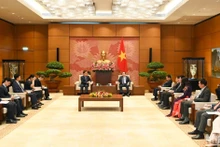 越南国会主席陈青敏会见韩国驻越南特命全权大使崔泳三【组图】