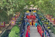 雄王祭祖仪式在胡志明市民族文化历史公园雄王纪念堂举行。