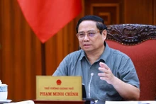 政府总理范明正主持召开政府常务委员会与经济-社会组常务委员会会议
