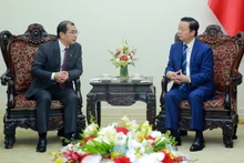 越南政府副总理陈红河会见中国能建国际集团总经理乔旭斌。（图片来源：baochinhphu.vn)