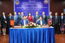 现代化办公项目移交仪式。