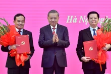 任命越共中央经济部部长和越共中央民运部部长的决定公布仪式【组图】