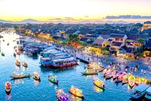 附图：越南会安古城。