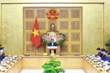 范明正总理主持座谈会。