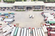 老街金城国际2号公路口岸的货物进出口活动。（成心 摄）
