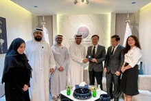 党中央机关科学委员会工作代表团与阿联酋科技机构和组织代表。（图片来源：越通社）