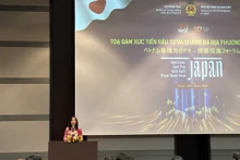 越南外交部副部长黎氏秋姮在座谈会上致辞。