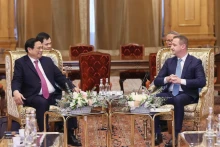 越南政府总理范明正会见罗马尼亚众议院议长阿尔弗雷德·西蒙尼斯。
