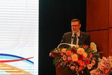 澳大利亚驻越南大使安德鲁·戈莱辛斯基在活动上致辞。（图片来源：越通社）