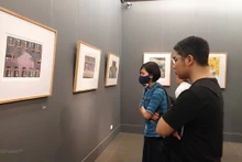此展介绍曾在越南西原地区参战的一位美国画家-退伍军和21位越南当代艺术家的作品。（图片来源：越通社）