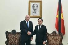 越南政府副总理陈流光会见新西兰政府特使唐纳德·麦金农。（图片来源：VGP）