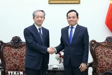 越南政府副总理陈流光会见中国驻越大使熊波。