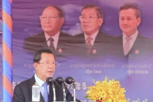 柬埔寨人民党主席洪森在1·7胜利日45周年庆典上发言。（图片来源：越通社）