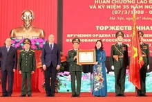 越南国防部越南-俄罗斯热带中心已举行中心成立35周年庆典暨一等劳动勋章受勋仪式。