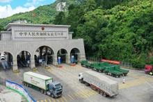 中国广西的友谊关口岸。（图源：新华社）