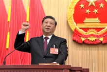 中国国家主席习近平进行宪法宣誓。（央视视频截图）