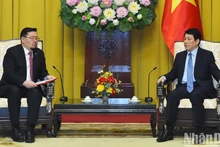 越南国家主席梁强会见蒙古国总统办公厅主任赞丹沙塔尔。