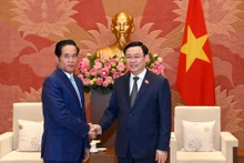 越南国会主席王廷惠会见柬埔寨首都金边市代表团【组图】