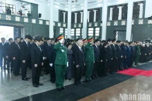 越共中央委员会代表团吊唁越共中央总书记阮富仲逝世。